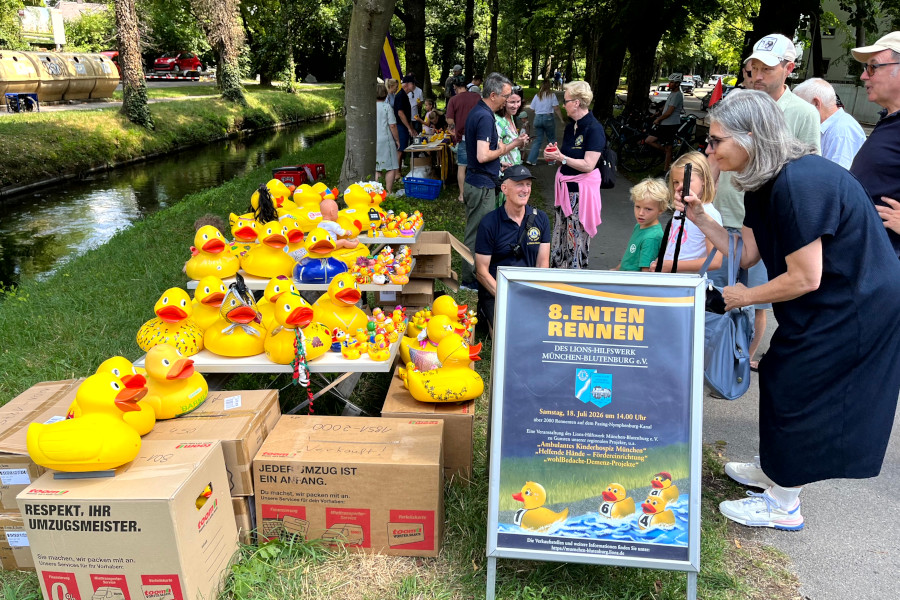 Enten am Startplatz mit Teilnehmenden